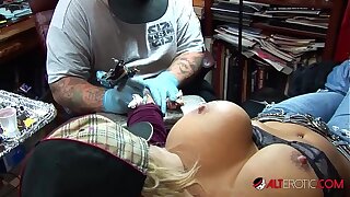 Shyla Stylez gets tattooed while playing with her breast